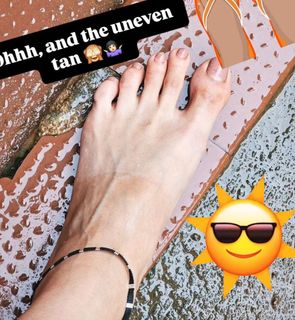 Srinidhi Shetty feet photo thumbnail