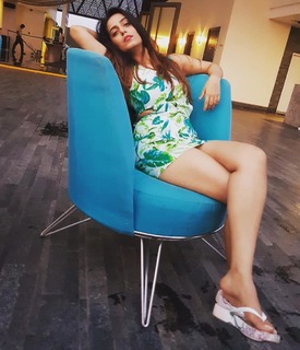 Srishty Rode feet photo 3