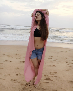 Srishty Rode feet photo 5