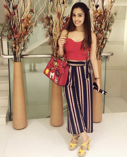 Srishty Rode feet photo 3