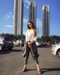 Srishty Rode feet photo 2