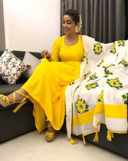 Srishty Rode feet photo 8