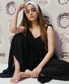Srishty Rode feet photo 4