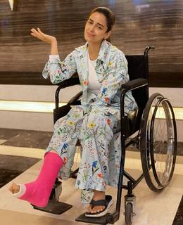 Srishty Rode feet photo 1