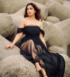 Srishty Rode feet photo 8