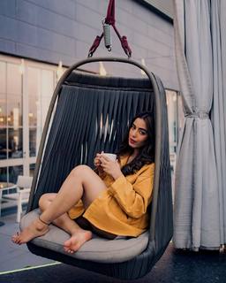 Srishty Rode feet photo 4