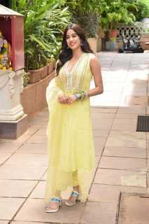 Srishty Rode feet photo 20