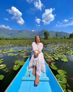 Srishty Rode feet photo 8