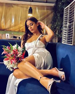Srishty Rode feet photo 5