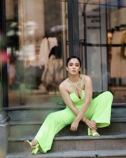 Srishty Rode feet photo 9