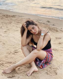 Srishty Rode feet photo 1