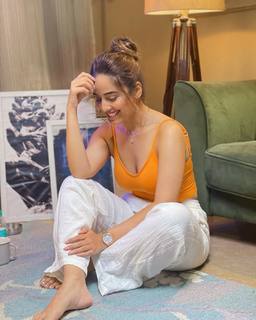 Srishty Rode feet photo 19
