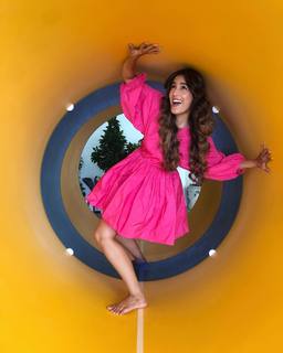Srishty Rode feet photo 12