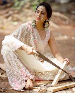 Srishty Rode feet photo 16
