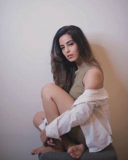 Srishty Rode feet photo 12