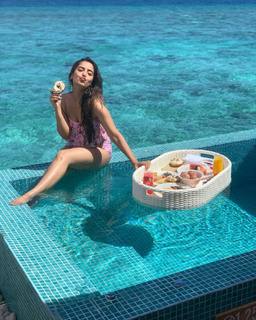 Srishty Rode feet photo 16