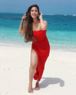 Srishty Rode feet photo 1