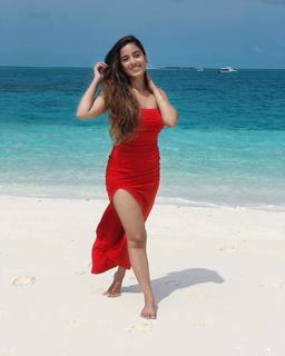 Srishty Rode feet photo 17