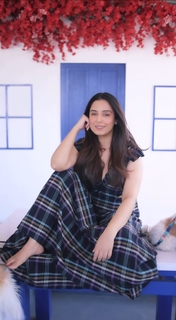 Srishty Rode feet photo 5