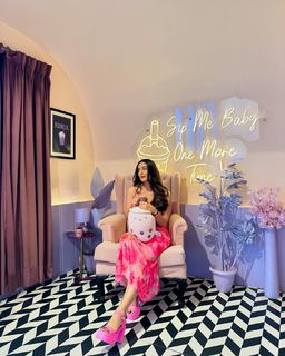 Srishty Rode feet photo 3