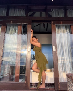 Srishty Rode feet photo 12