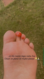 Srishty Rode feet photo 8