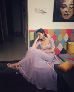 Sriti Jha feet photo 18