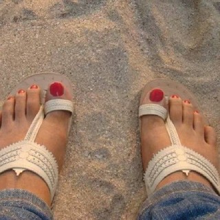 Sriti Jha feet photo 8