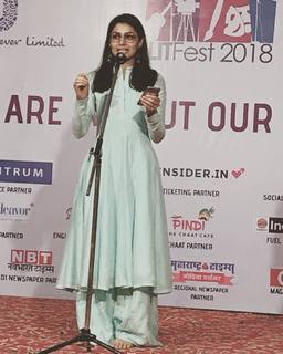 Sriti Jha feet photo 17