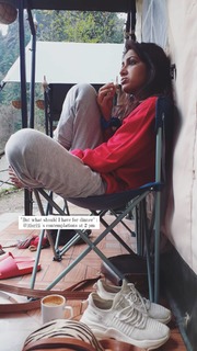 Sriti Jha feet photo 13