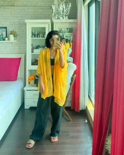 Sriti Jha feet photo 4