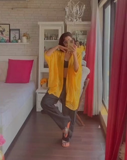 Sriti Jha feet photo 3