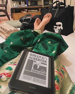 Sriti Jha feet photo 1
