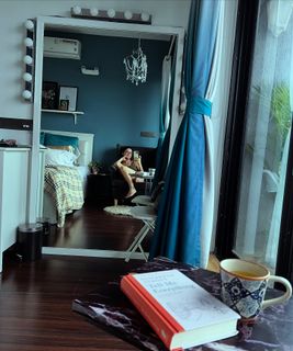 Sriti Jha feet photo 14