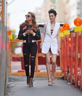 St. Vincent feet photo thumbnail