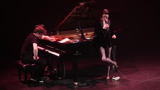 St. Vincent feet photo thumbnail