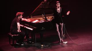 St. Vincent feet photo thumbnail