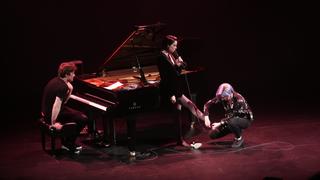 St. Vincent feet photo thumbnail