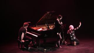 St. Vincent feet photo thumbnail
