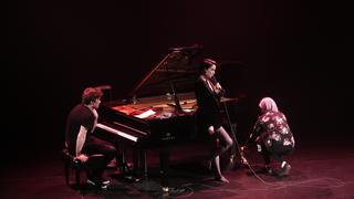 St. Vincent feet photo thumbnail