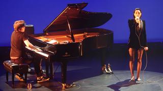 St. Vincent feet photo thumbnail