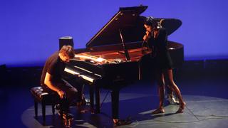 St. Vincent feet photo thumbnail
