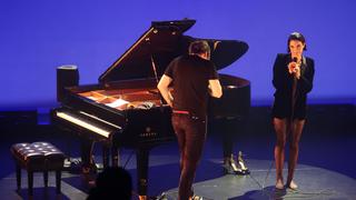 St. Vincent feet photo thumbnail