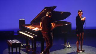 St. Vincent feet photo thumbnail