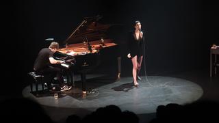 St. Vincent feet photo thumbnail