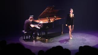 St. Vincent feet photo thumbnail