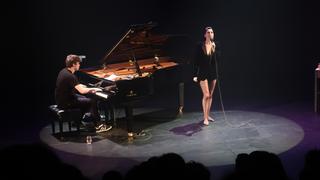 St. Vincent feet photo thumbnail