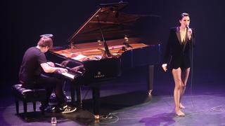 St. Vincent feet photo thumbnail