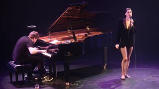 St. Vincent feet photo thumbnail