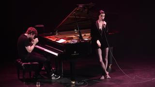 St. Vincent feet photo thumbnail